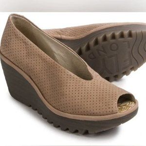 Fly London Yury perforated wedges, nubuck, only worn once, size 41, taupe, tan